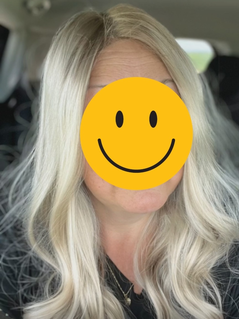 NWT Chelsey Smith Platinum Blonde Wavy Wig - Soft Silky Finish